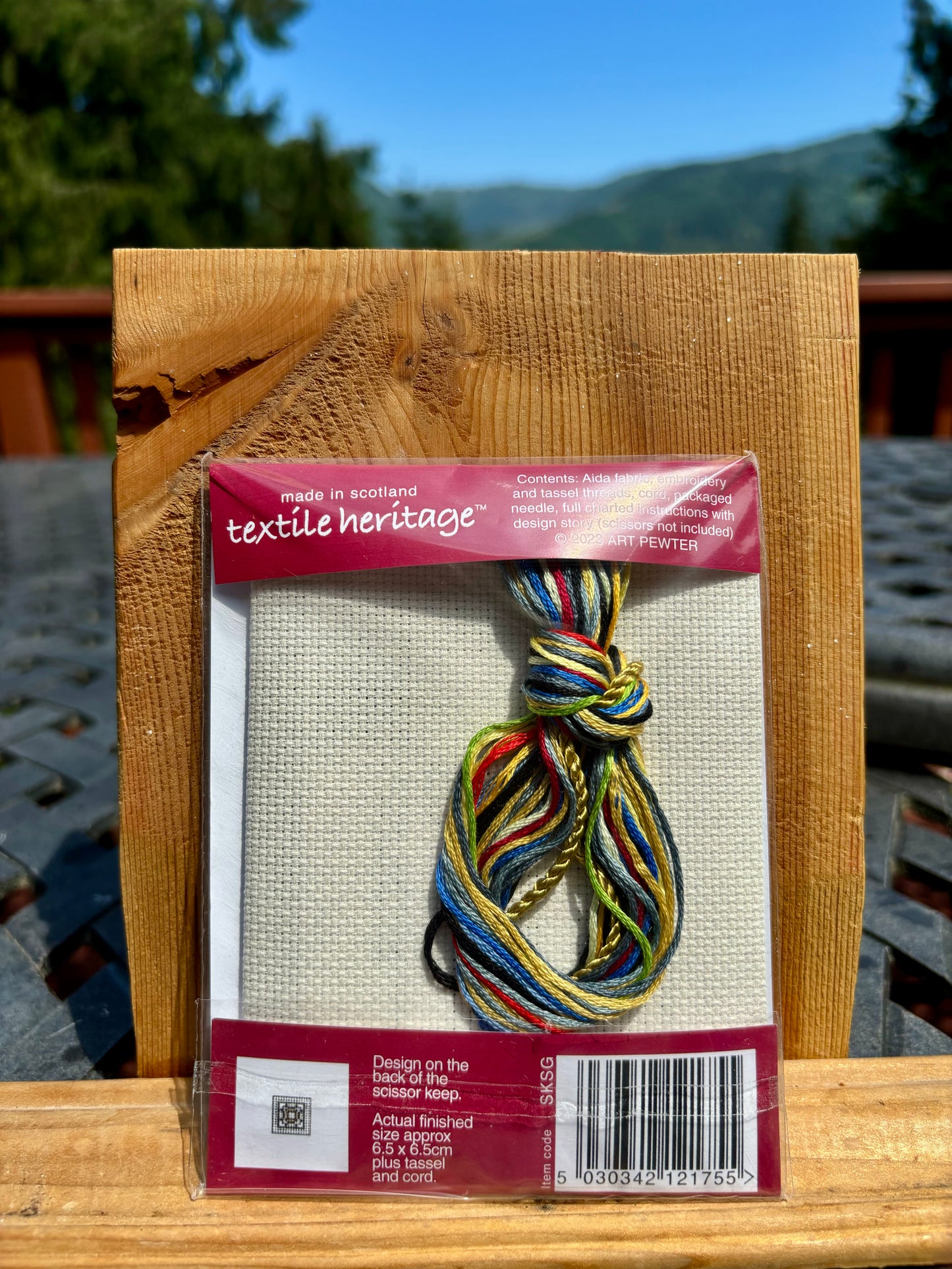 Textile Heritage Stained Glass Window Scissor Keep Cross Stitch Kit
