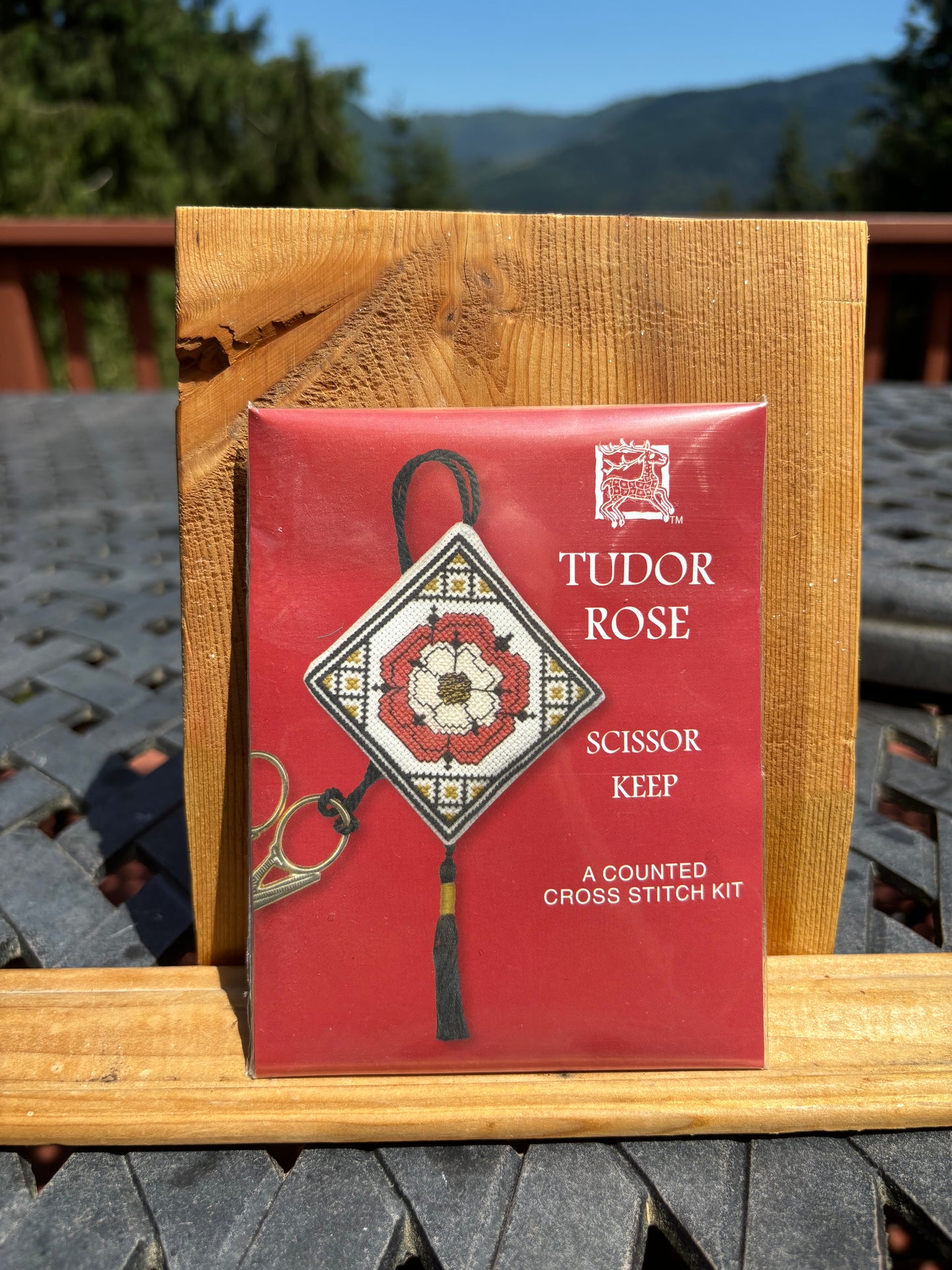 Textile Heritage Tudor Rose Scissor Keep Cross Stitch Kit