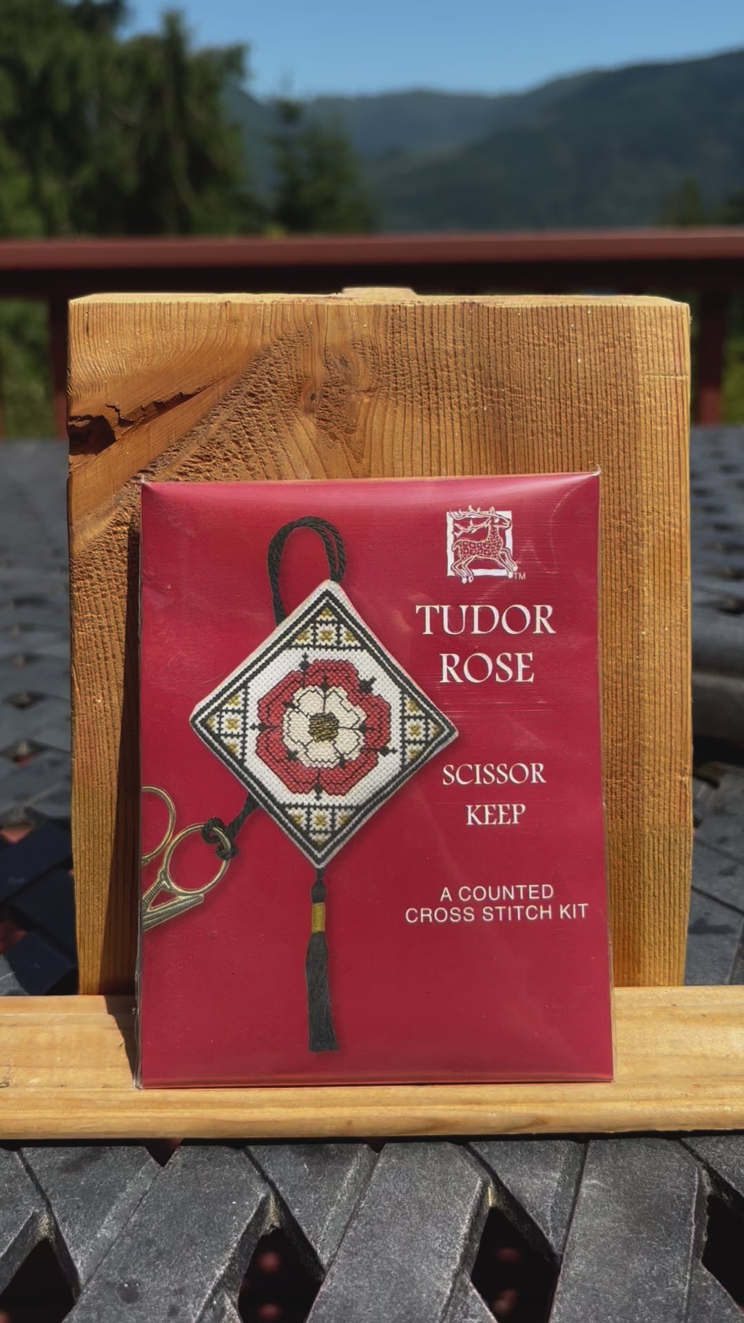 Textile Heritage Tudor Rose Scissor Keep Cross Stitch Kit – Celtic